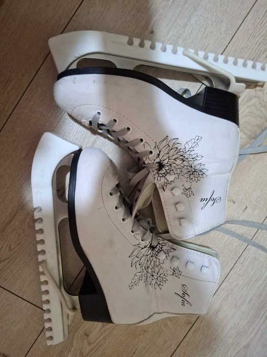 Б/у коньки продам р. 36