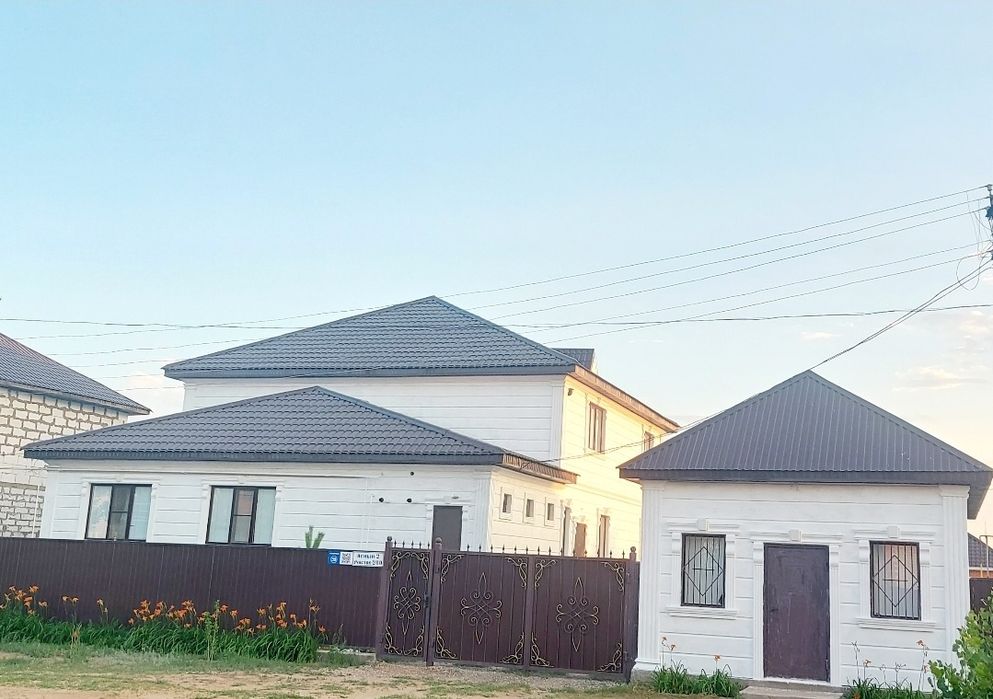 Продам двух этажный коттедж