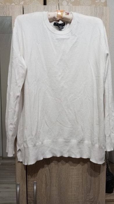 Дамски бял пуловер