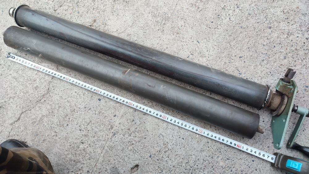 Два прорезиненных вала для оборудования.