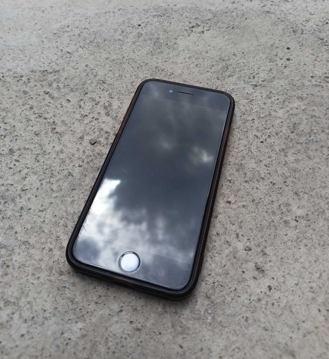 Продам iPhone 8 64 гб