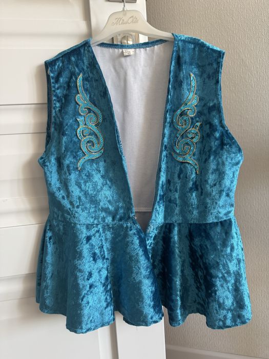 Продам жилетку на девочку