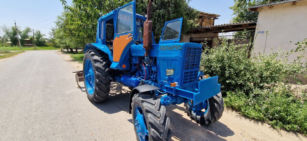 Belarus traktor sotiladi