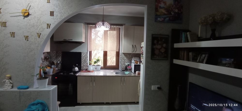 Продается 1 комнатная квартира на Кара Камыше 2/5,  42.5 КВ. М.