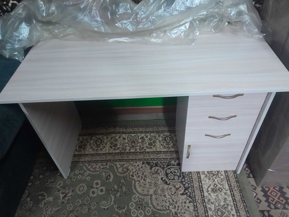 продам новые компьютерные столы