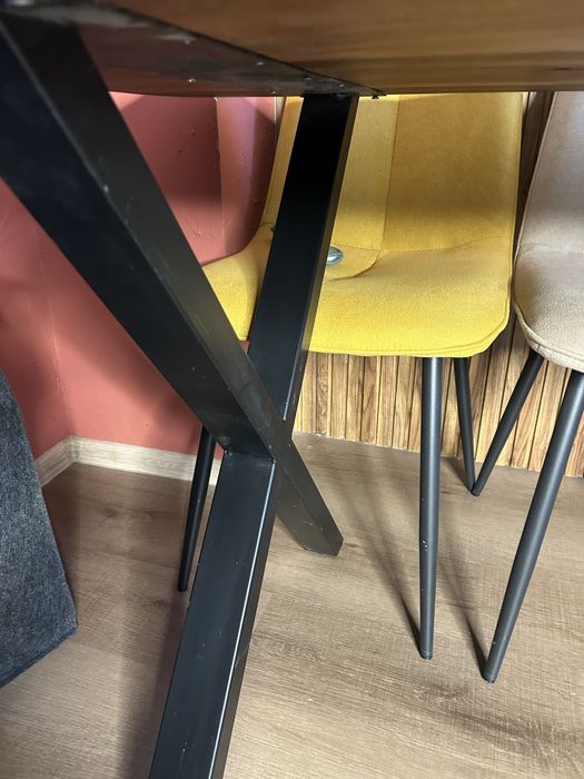 Трапезна маса от масивен дъб