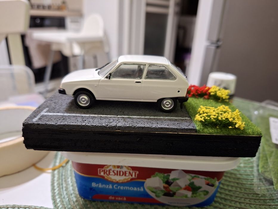 Diorama parcare Oltcit scara 1.43
