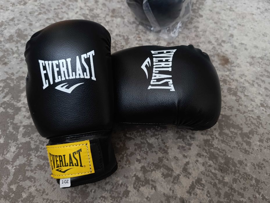 Боксерские перчатки