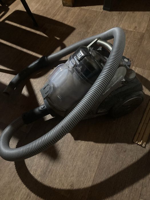 Пылесос Electrolux, рабочий, недорого