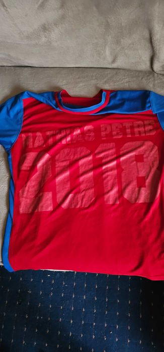 tricou cu emblema stelei