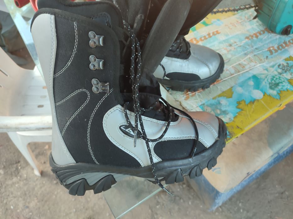 Vând bocancii pentru munte numarul 39