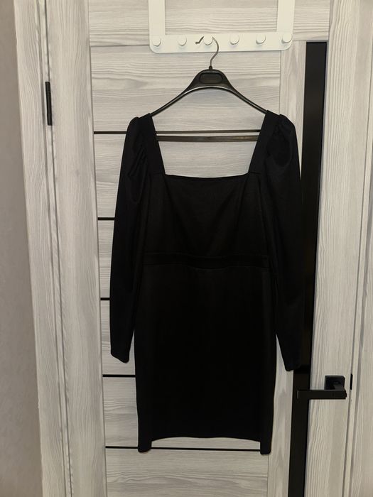 Черное платье ( до колена)