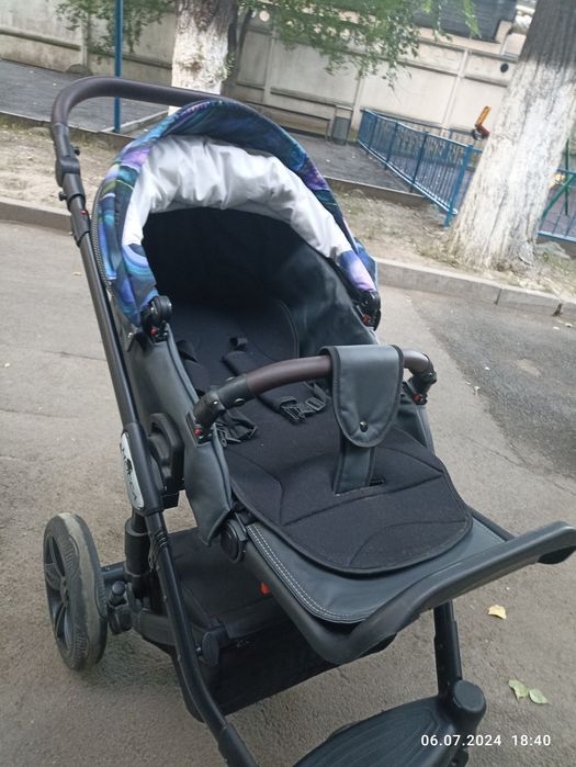 Продается коляска 3 в 1.