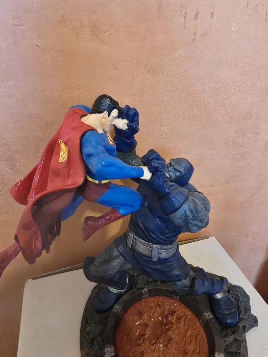 Статуя Superman vs Darkseid
