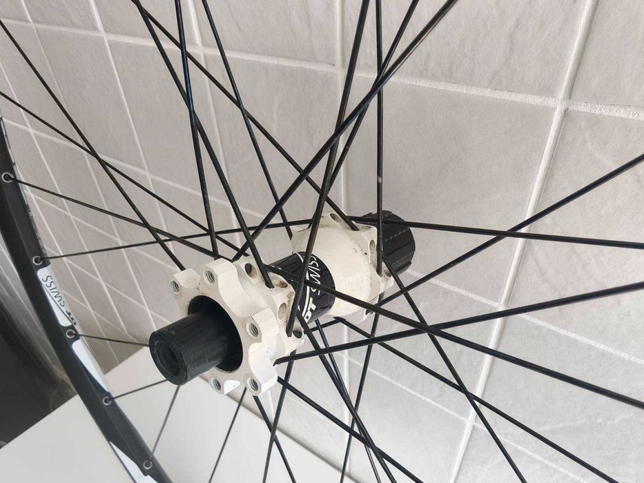 Roti MTB 29" DT Swiss M1700 Spline tubeless ready