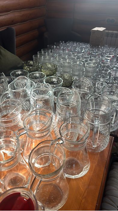 Продам срочно посуду и мебель