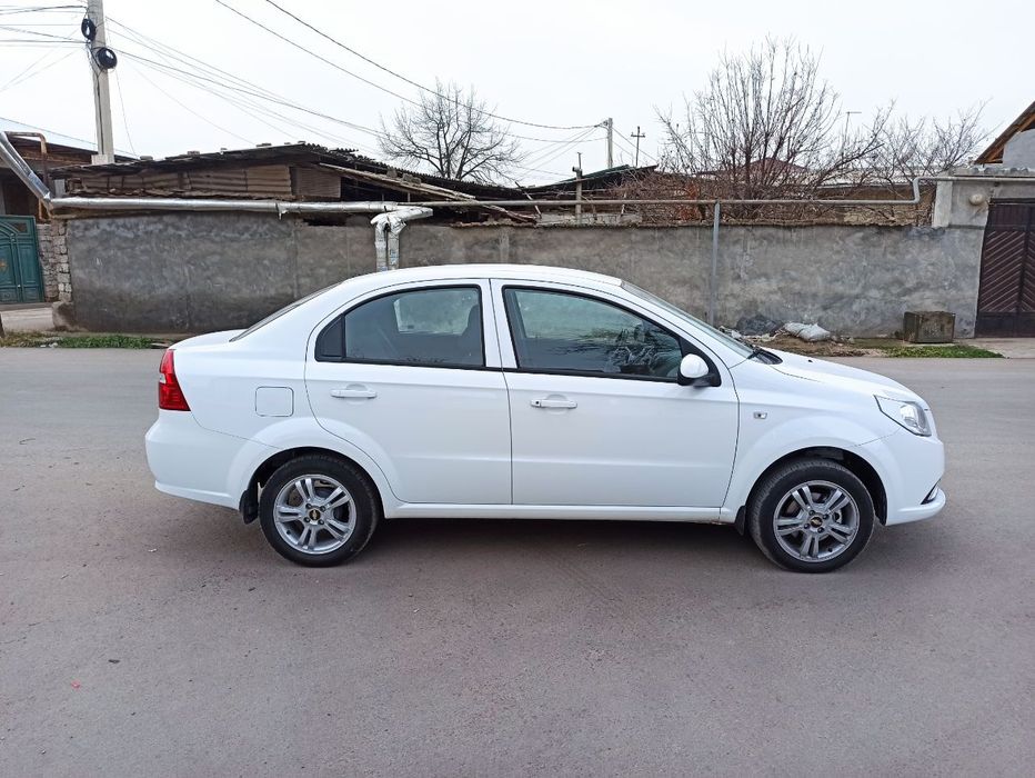 Нексия 3 сотилади