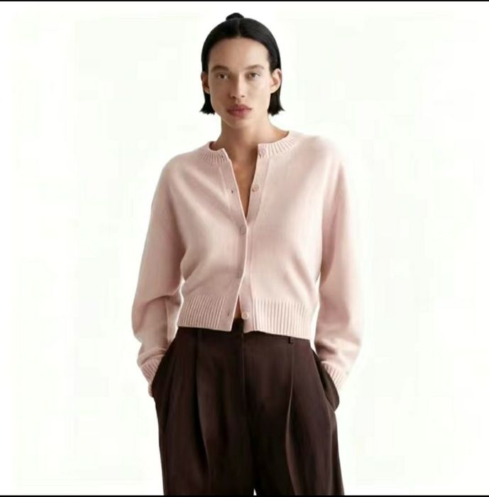 Кофта от бренда COS