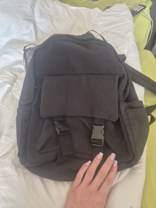 Голяма раница , черен цвят цена 15лв