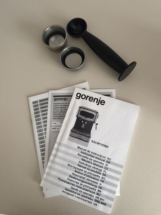 Espressor Manual Gorenje ESCM15DBK, 15 bar, sistem cappuccino