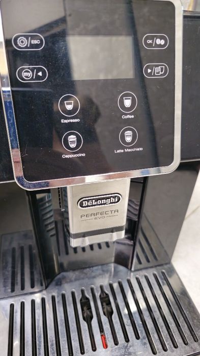 Кофемашина DeLonghi Perfecta Evo. Требует ремонта