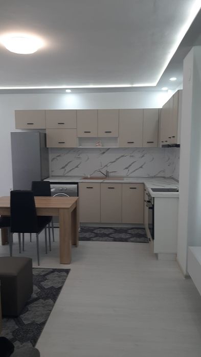 Дава се под наем Двустаен апартамент в Асеновград - 72 кв.м за 357 € - Снимка #2