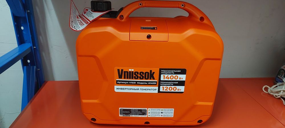 Продам инверторный генератор 1.4 кв