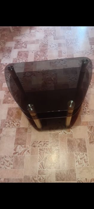 Тумбочка под телевизор стеклянная.