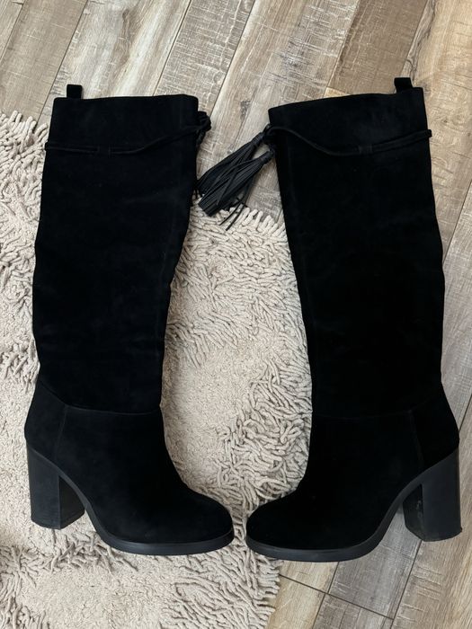 Продаю замшевые сапоги в хорошем состоянии