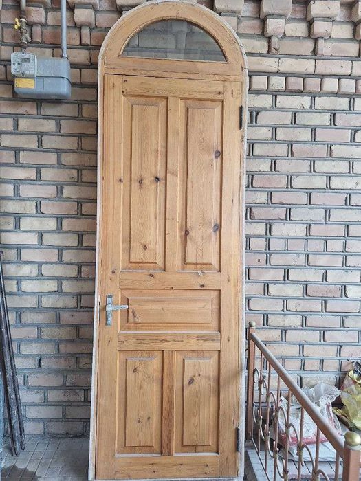 Двери из дерева с короб, замком и петлями по 150 т.с. Yog'och eshiklar
