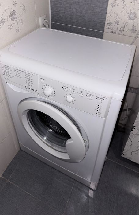 Стиральная машина Indesit IWSB 5105