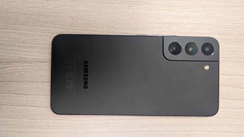 Продам телефон Samsung s22