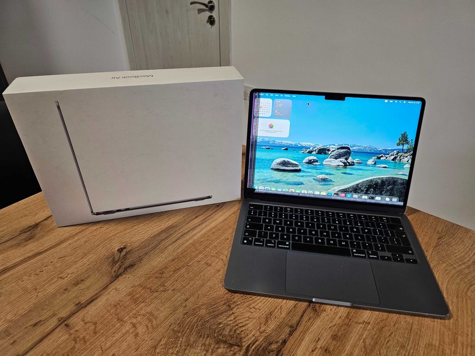 MacBook Air 13.6" M2 (2022) | 8GB | 256GB SSD | Space Gray | + кутия | БЕЗ зарядно | Проблемен екран | A2681