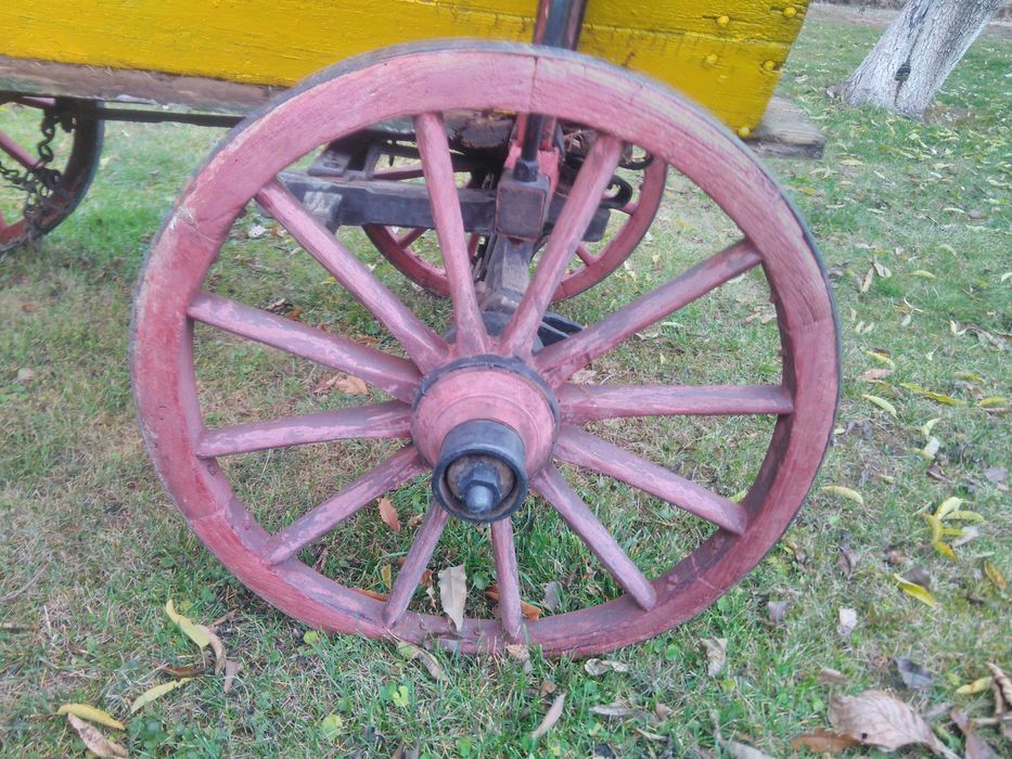 Продавам много стара каруца  !