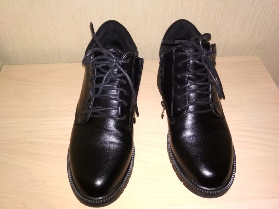 Продам ботинки женские 35р