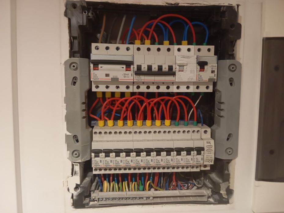 Gresie,faianță,zugrav, instalator,electrician!