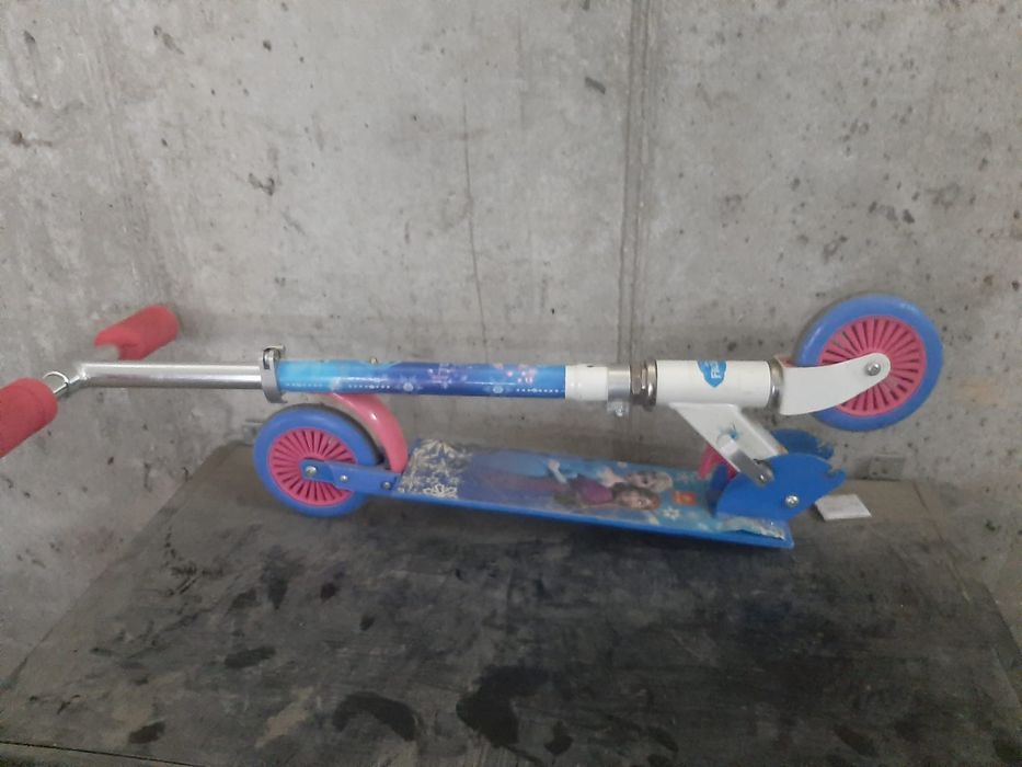 Trotineta copii si casca de protecție