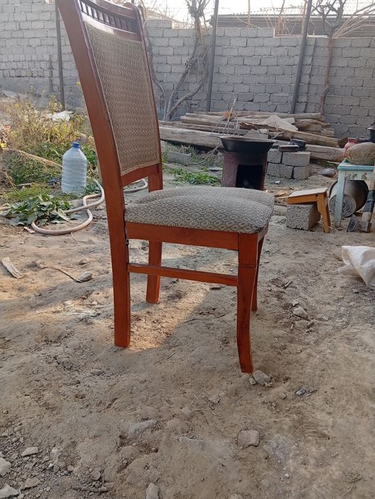 Sotiladi stul 10 dona holati yahshi narxini kelishamiz