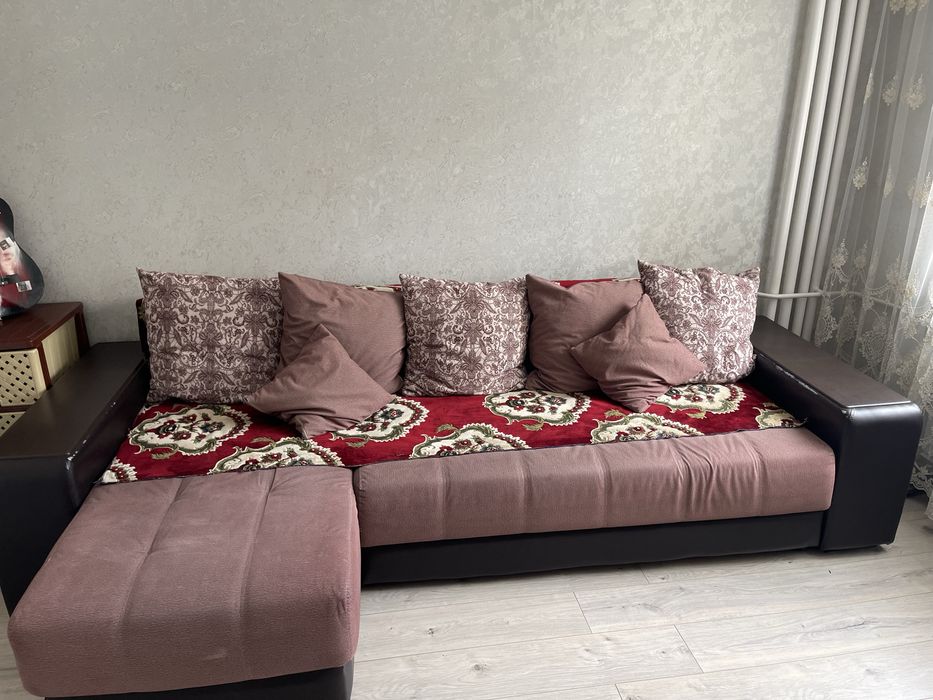 Продаю угловой диван