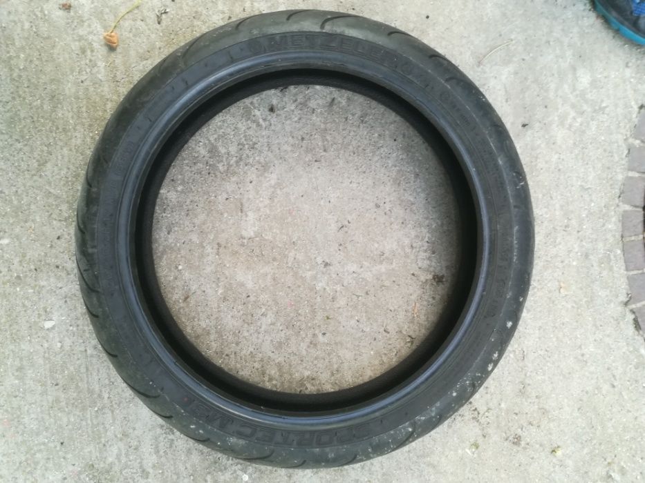 Продавам предна гума за пистов мотор METZELER R17 120/80