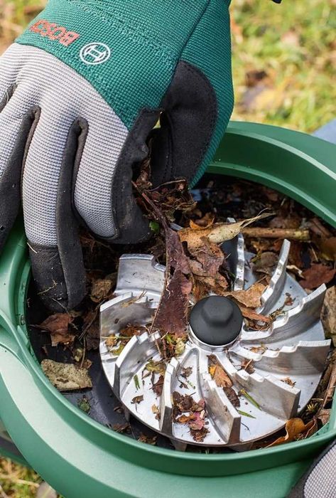 Садовый пылесос-воздуходувка Bosch Universal GardenTidy 3000