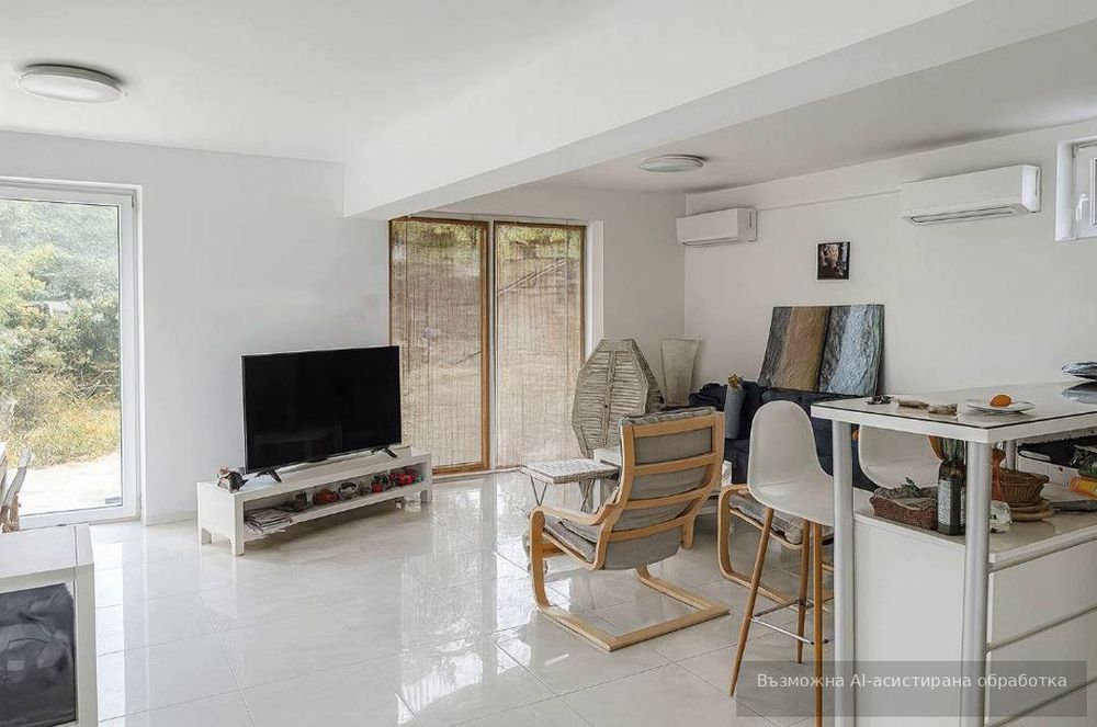 Къща в района на Св.Св. Константин и Елена!