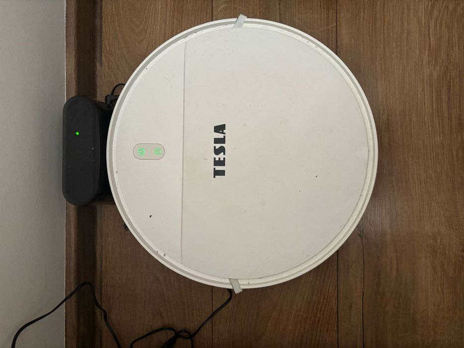 vând aspirator Tesla automat cu mod pentru spălare si telecomandă