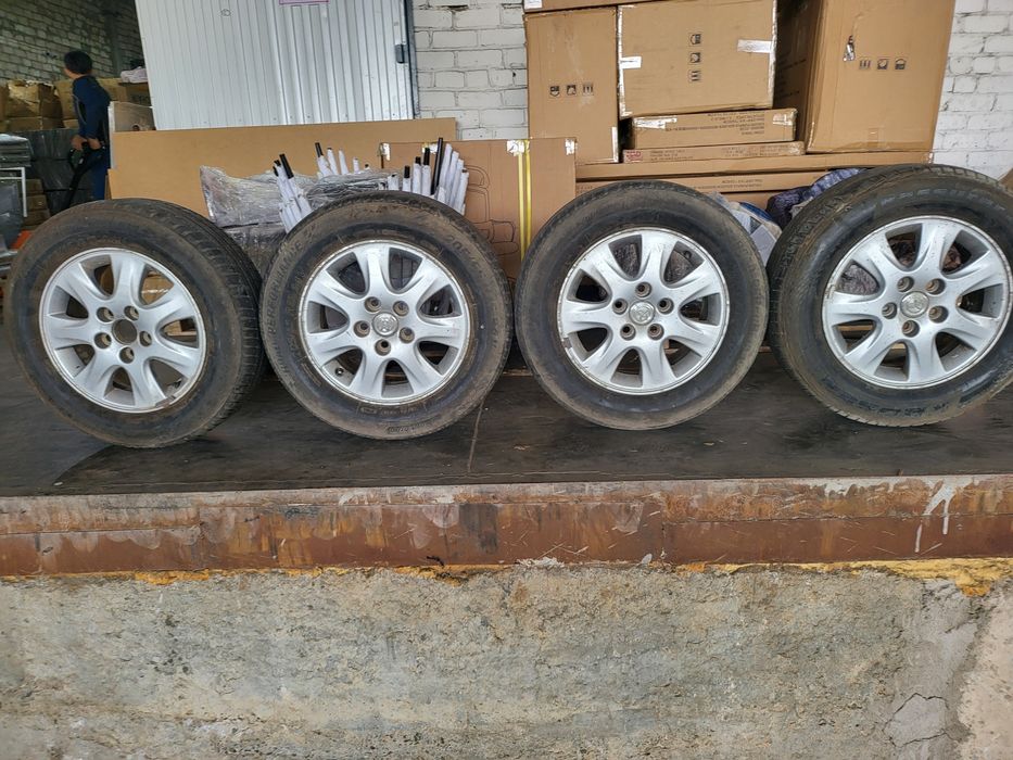 4 балон Camry 30.35 шины с покрышками