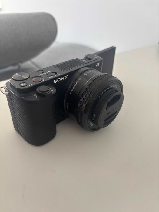Sony Alpha ZV-E10 Camera Mirrorless, Vlogging 4K, Obiectiv 16-50mm