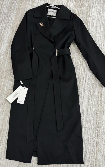 Max Mara стиліндегі классикалық модель.
