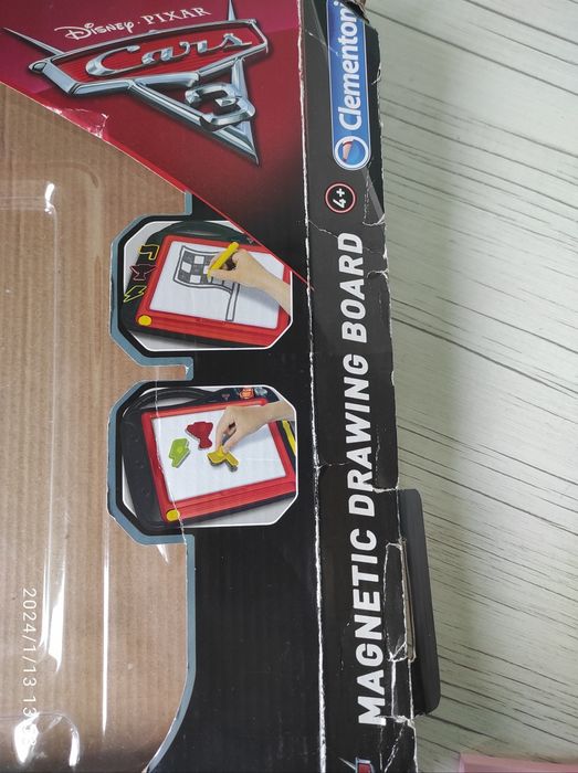 Куфарче с магнитни букви и цифри + магнитна дъска за рисуване