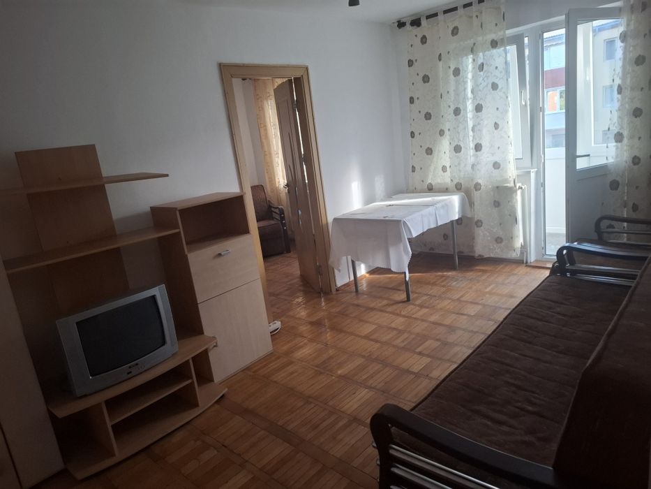 Inchiriez apartament