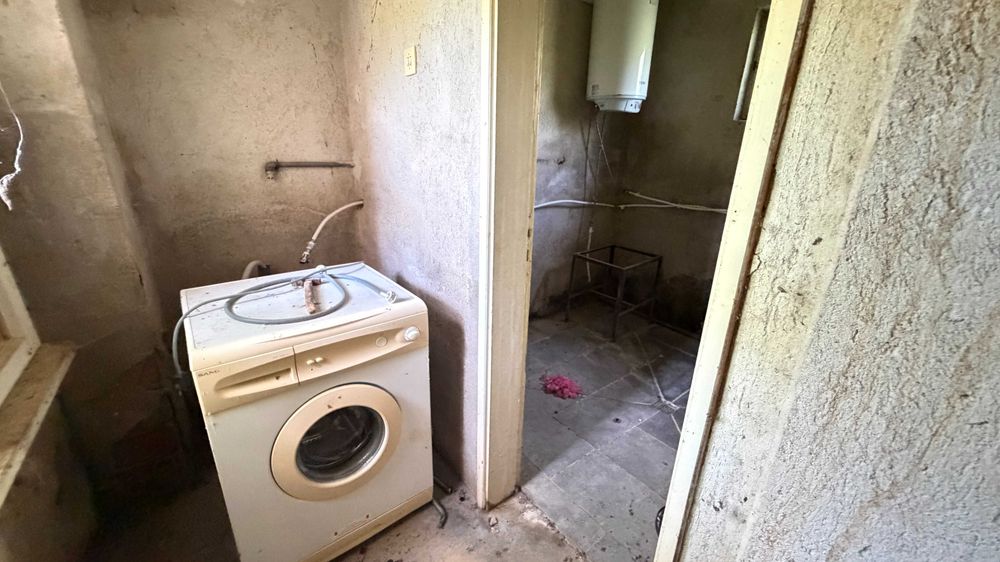 Продава се : Къща в село Буря