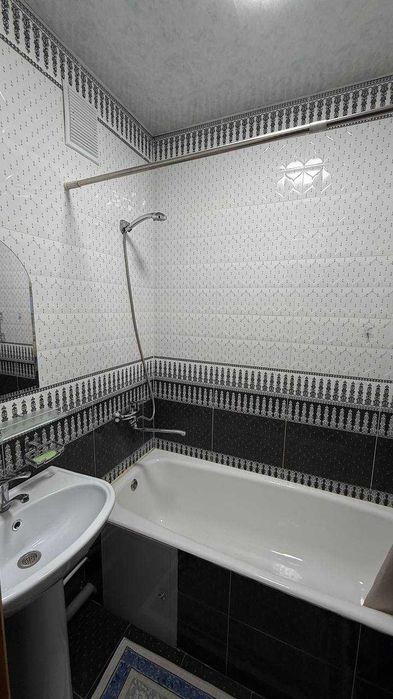2/3 xonali kvartira oilaga ijaraga beriladi (metro Sergeli 500m)